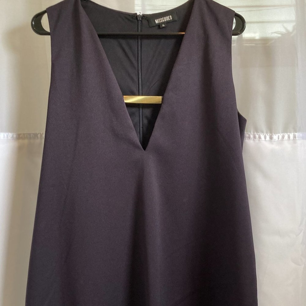 MISSGUIDED NAVY AND GOLD SLEEVELESS MIDI DRESS